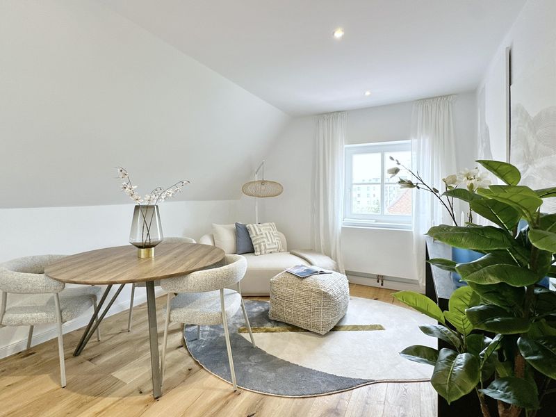 Exklusive Dachgeschosswohnung in Warnemünde - hochwertig saniert & stilvoll modernisiert